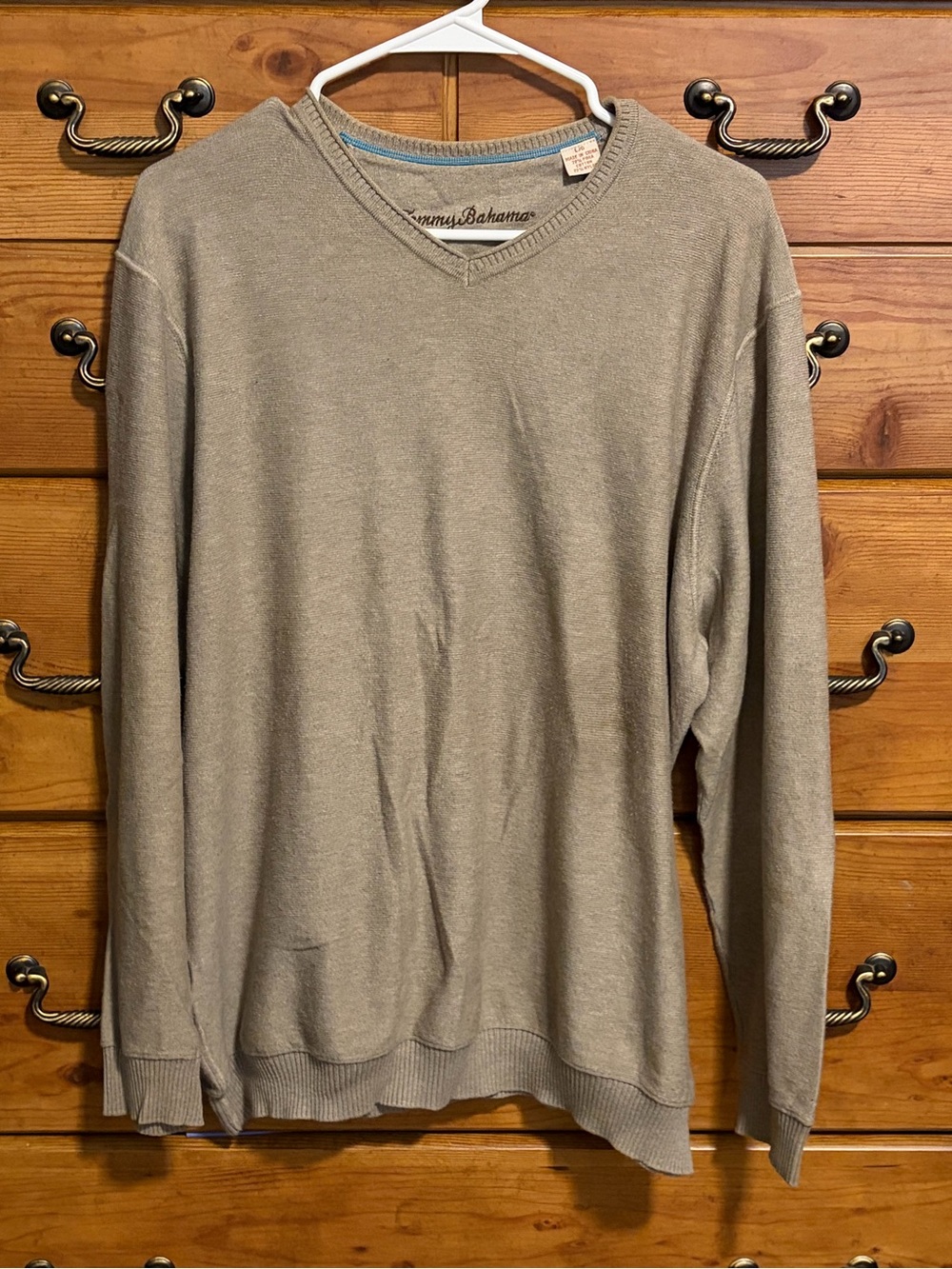Tommy Bahama Men's V-Neck Sweater in Heather Gray